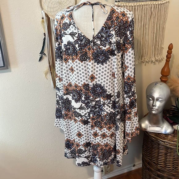 Maurices Bell Sleeved Mid Length Dress / Size Large - Picture 6 of 7